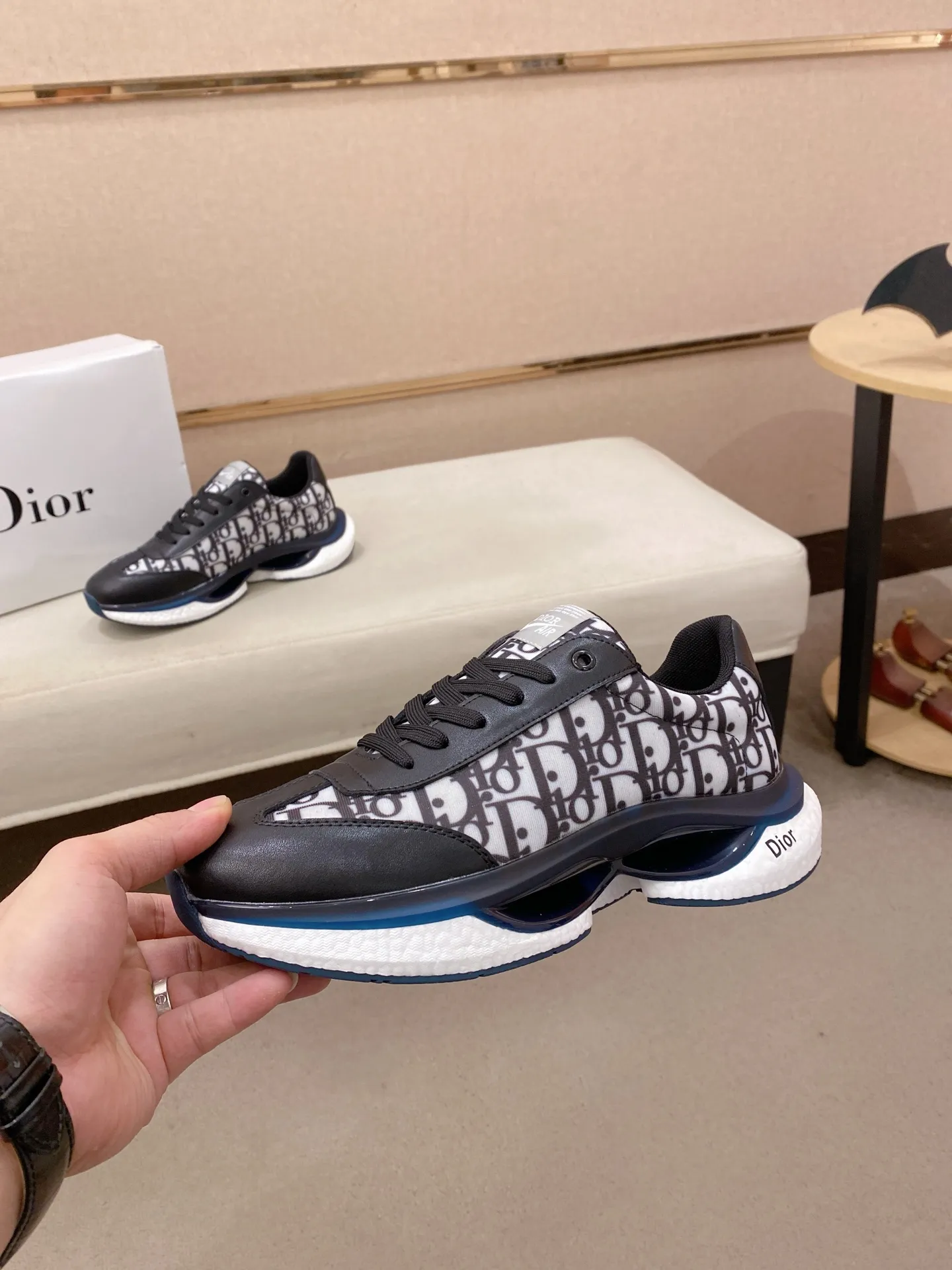 Men's shoes💰 462💰🇮🇹🇮🇹Dior d The new model is on sale at the same time at the counter. The upper 🇮🇹 is imported Italian first-layer cowhide, and the lining is fully imported sheepskin 💪💪. It is a complete 1⃣️ to 1⃣️ replica 🇮🇹💪💪, ⚠ Sole: The original sole is specially provided by the original factory. The exclusive movable molded sole is super comfortable. ⚠Original factory single goods, 🔍🔍high quality, you can enter and leave the counter at will, welcome to compare⚠. Code number:38-44